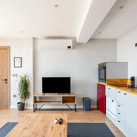 Comfortable With Private Terrace Апартаменты *