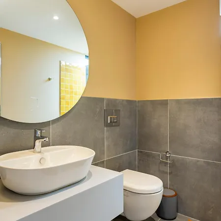 Comfortable With Private Terrace Lägenhet