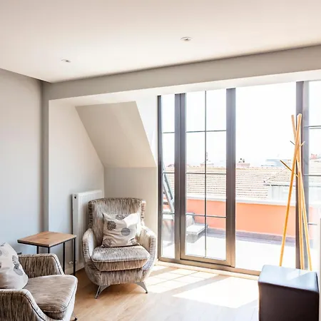 Comfortable With Private Terrace *