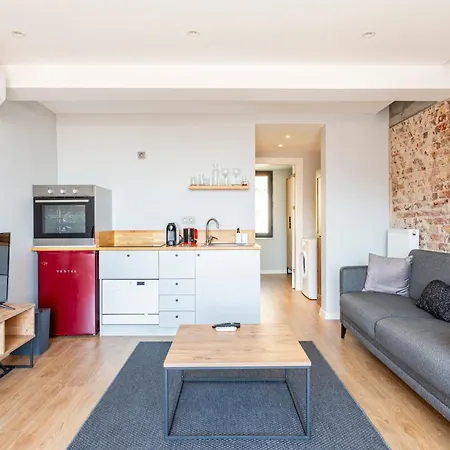 Comfortable With Private Terrace Апартаменты *